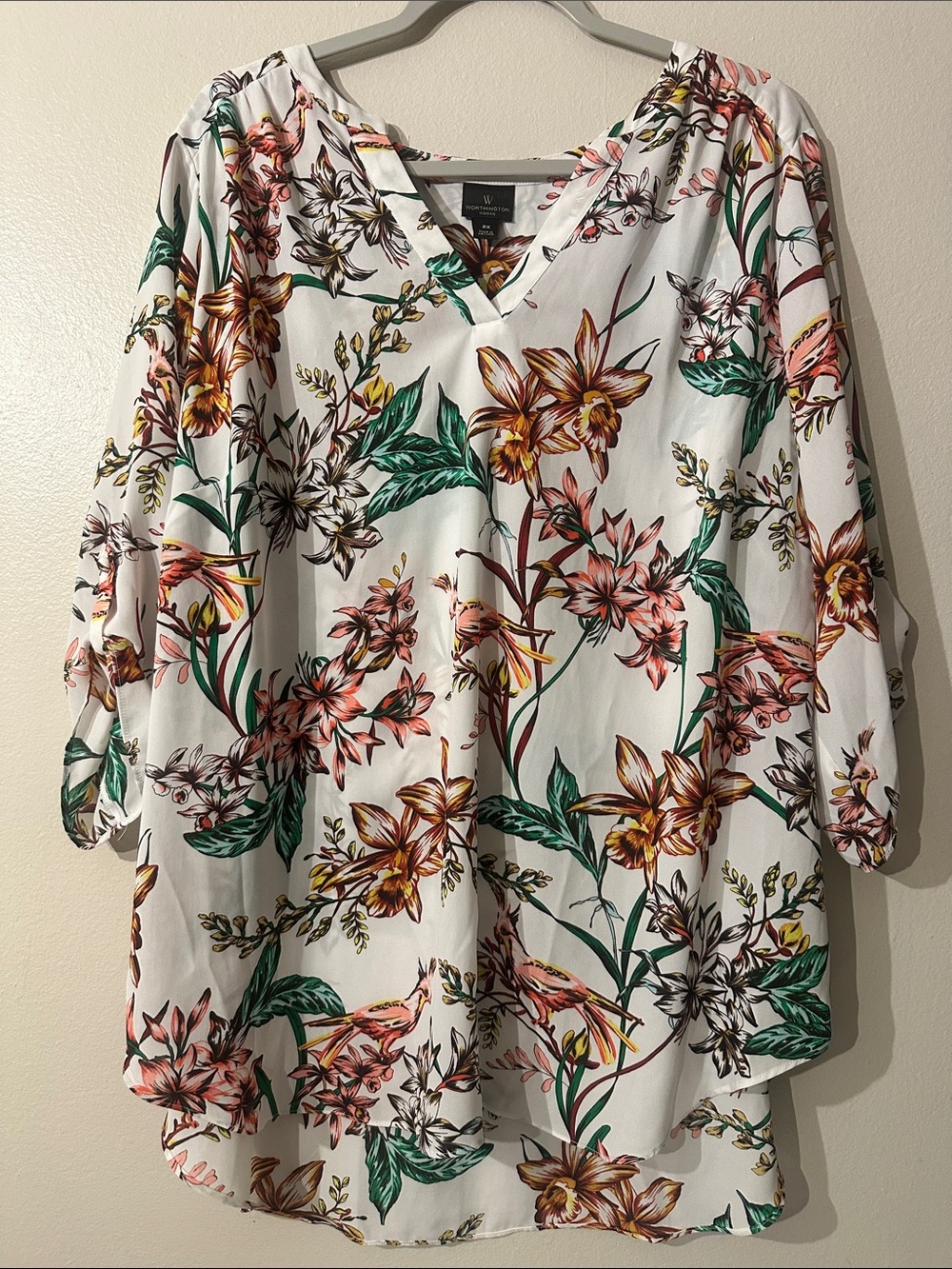 Worthington White
Popover Blouse 3/4 roll-up sleeves
Floral throughou Sz 2XL